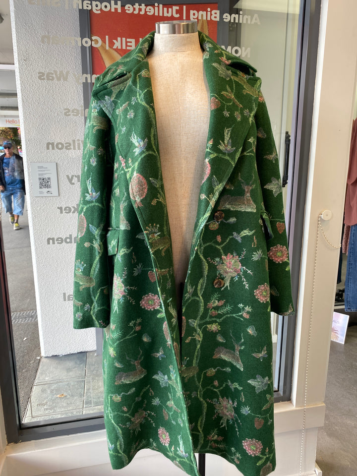 Curate, Coat, 14