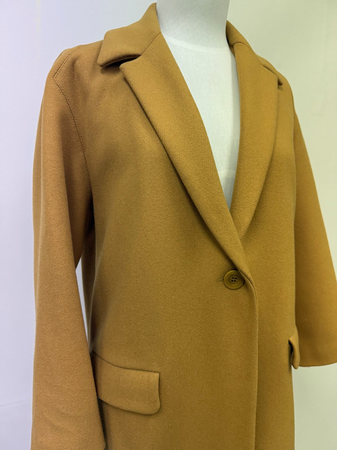 Karen Walker, Coat, S