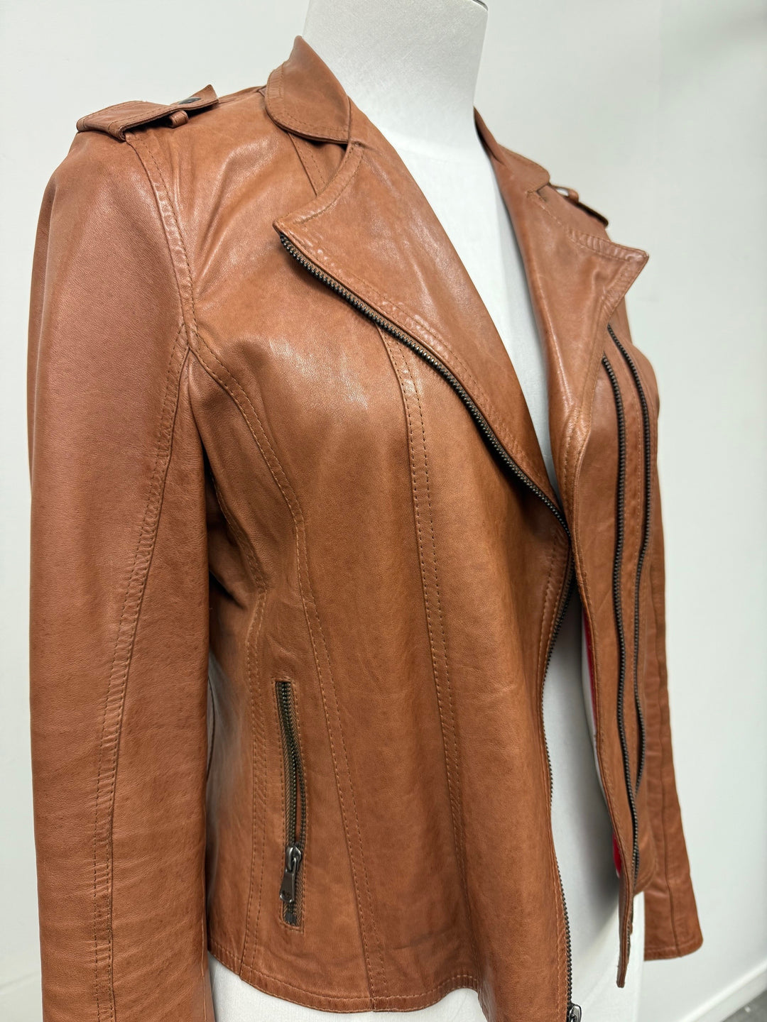 Vera Pelle, Jacket, 14