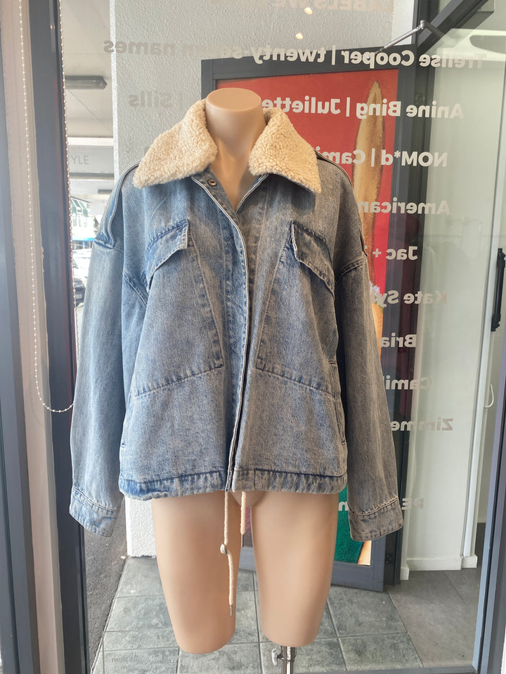 Moochi, Jacket, S