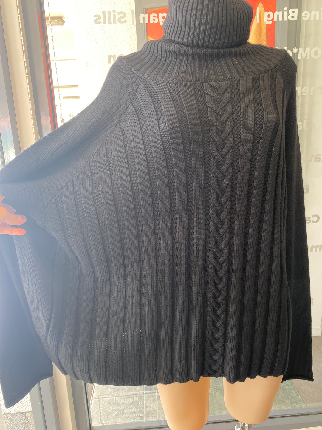 Company of Strangers, Knit, L