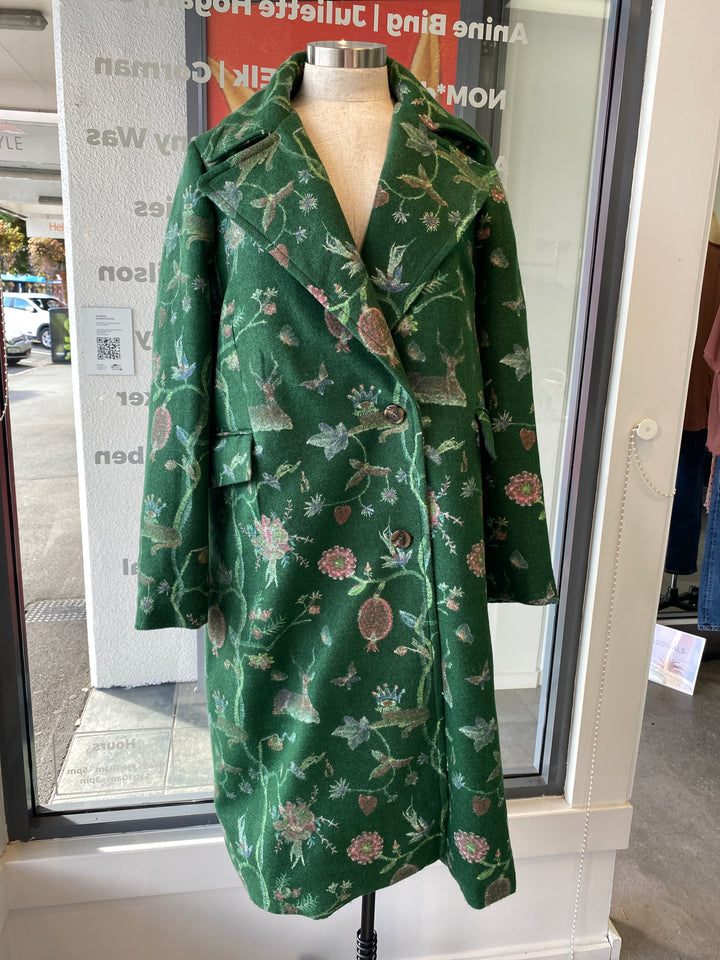 Curate, Coat, 14