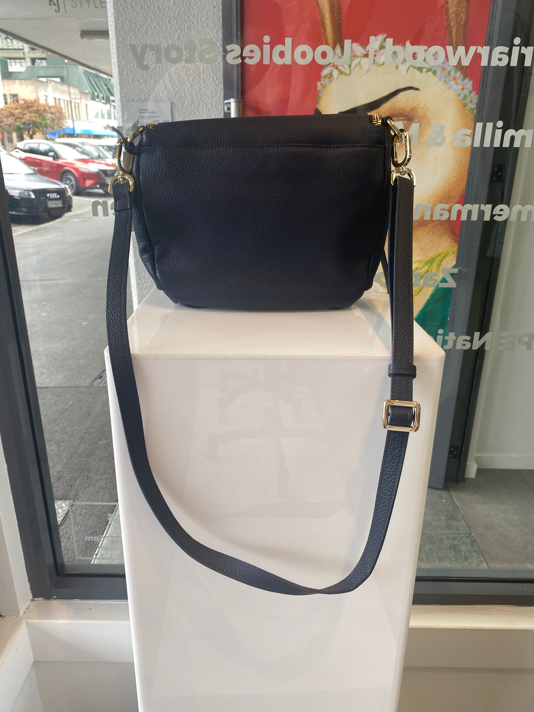 Saben, Bag