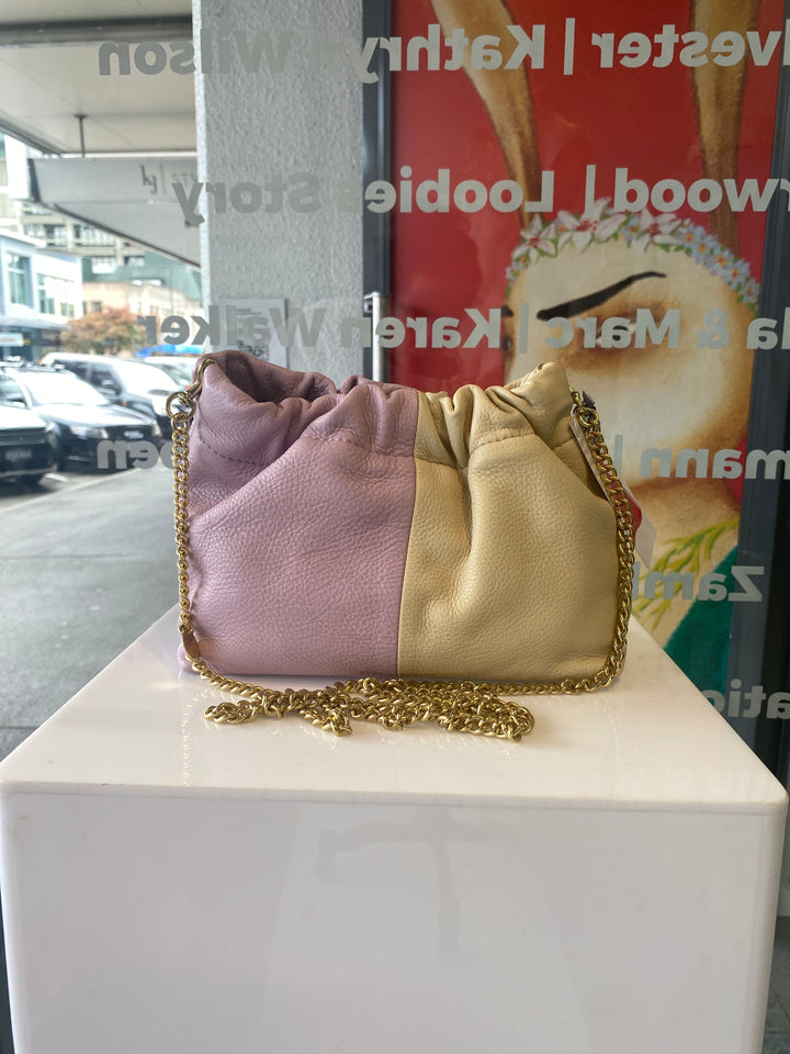 Deadly Ponies, Bag