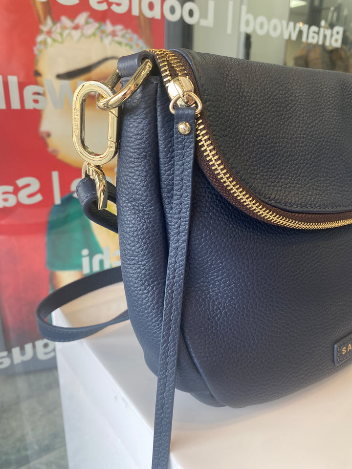 Saben, Bag