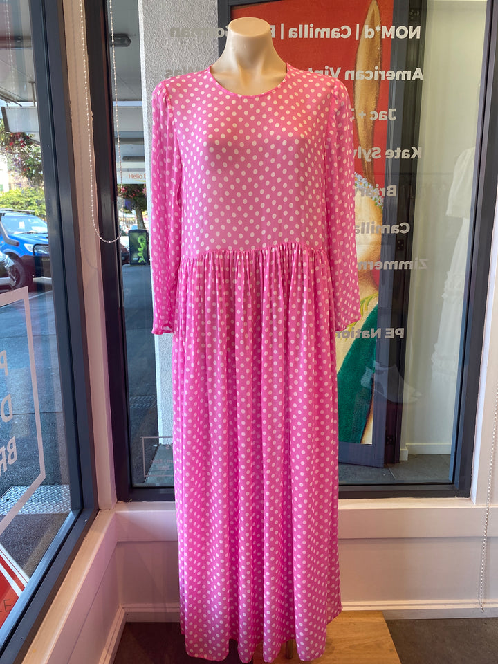 Curate, Dress, M