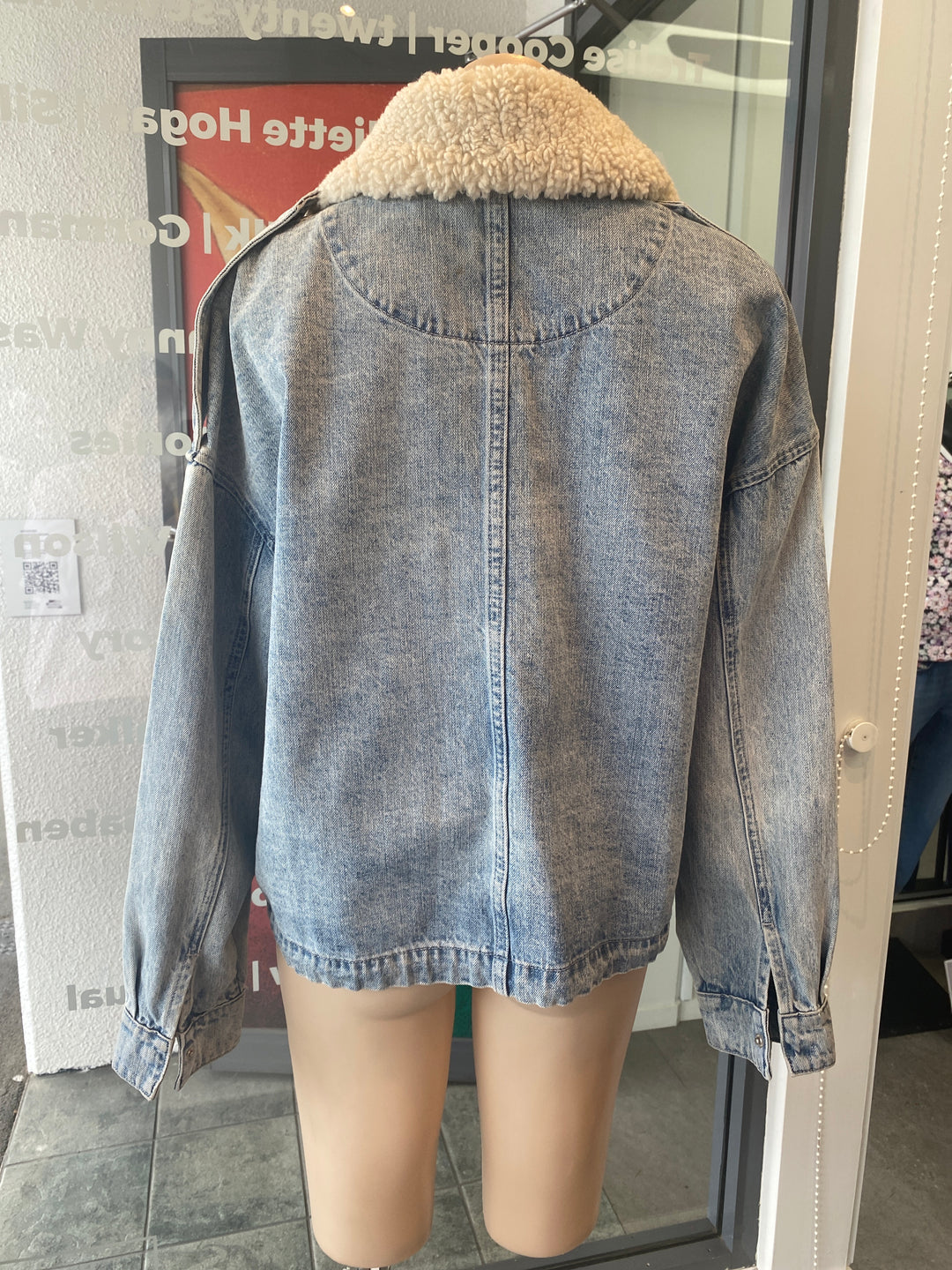 Moochi, Jacket, S