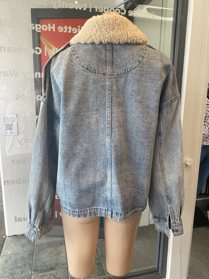 Moochi, Jacket, S
