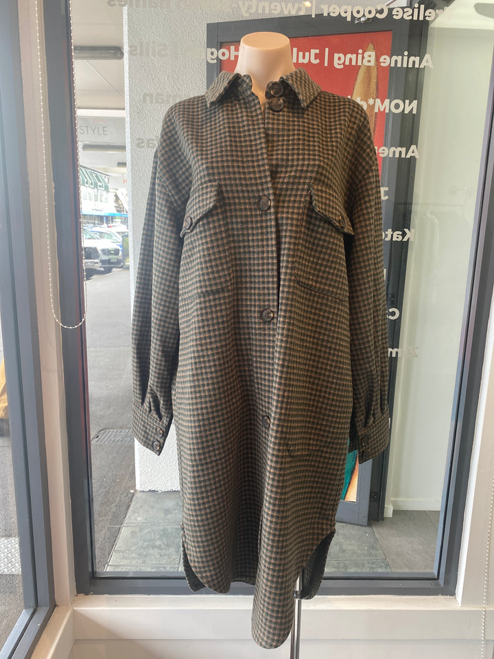 Moochi, Coat, S