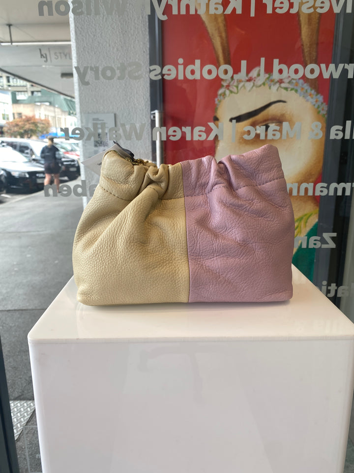 Deadly Ponies, Bag